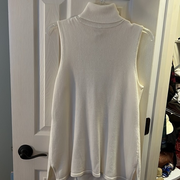 Chicos Turtleneck Sweater Vest; Size 1; Excellent Condition - Picture 4 of 6